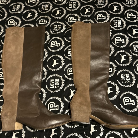 VS Knee High Boots - Picture 2 of 4